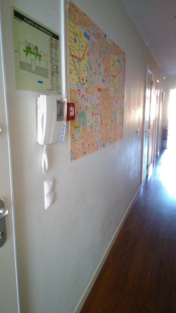 Metro Hostel *